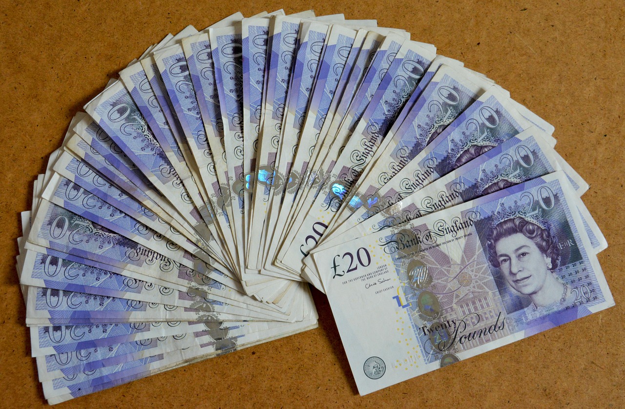 five-pound-note-1775774-cbi-citizenship-by-investment